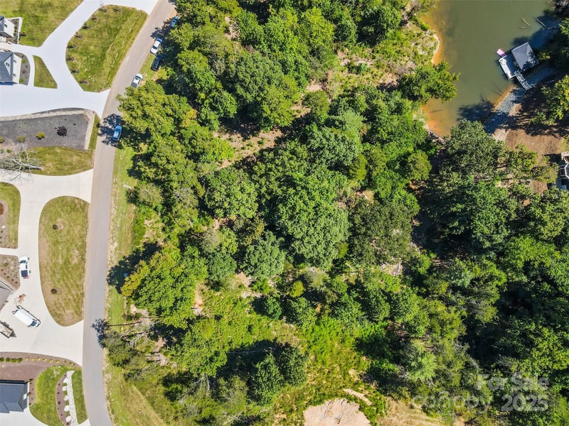 5743 Lake Pointe Dr, Granite Falls, NC 28630