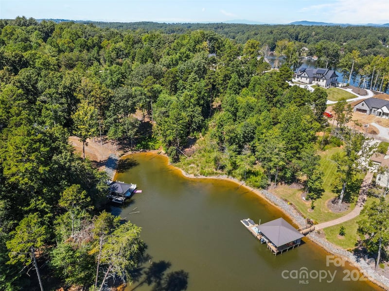 5743 Lake Pointe Dr, Granite Falls, NC 28630