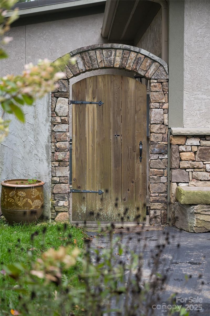 53 Cedar Hill Dr, Asheville, NC 28803