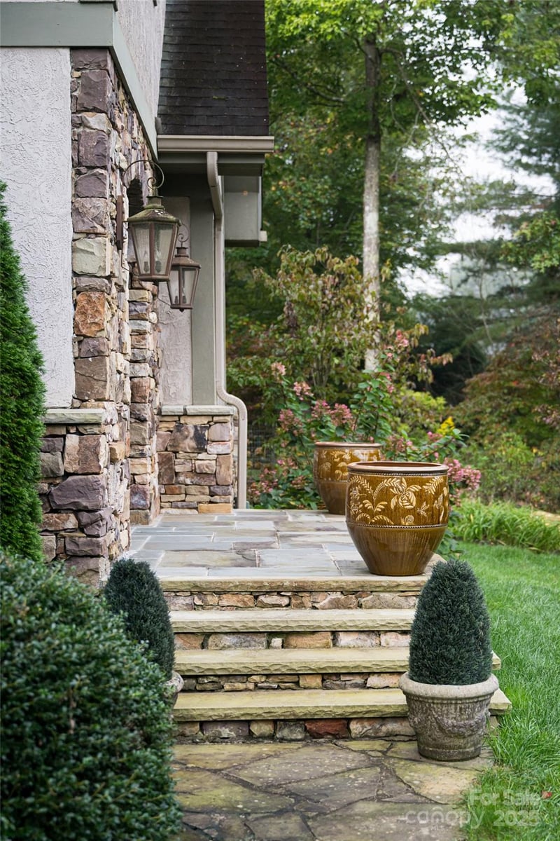 53 Cedar Hill Dr, Asheville, NC 28803