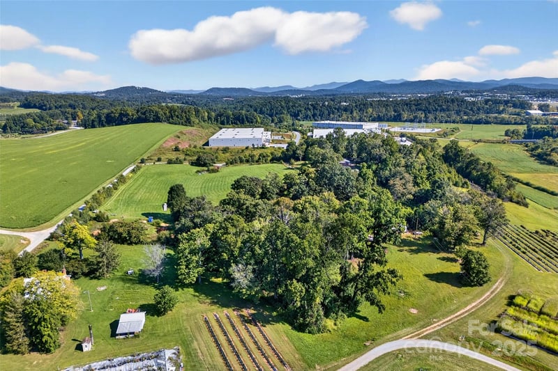 467 Butler Farm Rd, Mills River, NC 28759