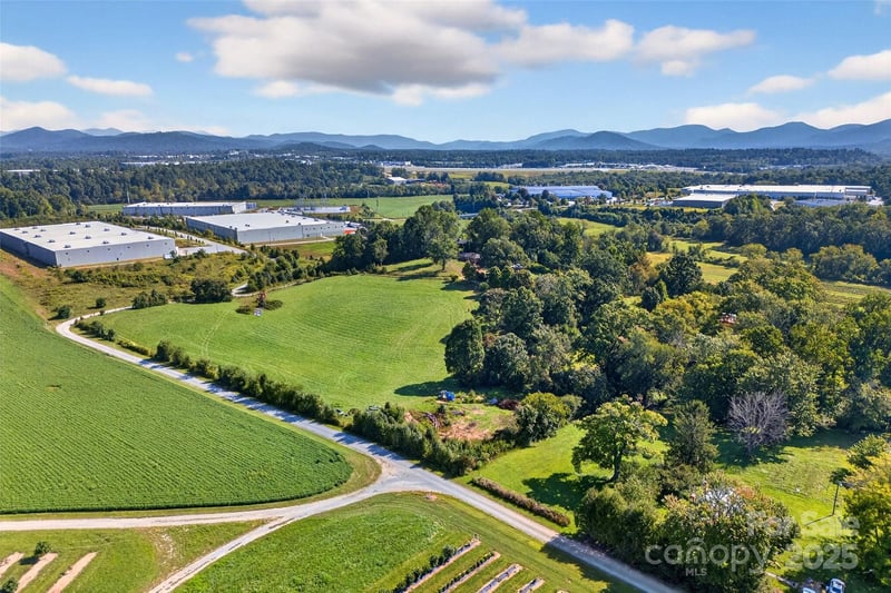 467 Butler Farm Rd, Mills River, NC 28759