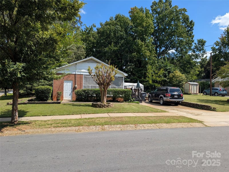 2855 Fordwood Dr, Charlotte, NC 28208