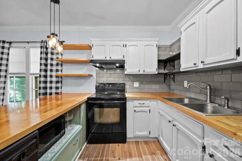 408 Woodlawn Ave, Cramerton, NC 28032