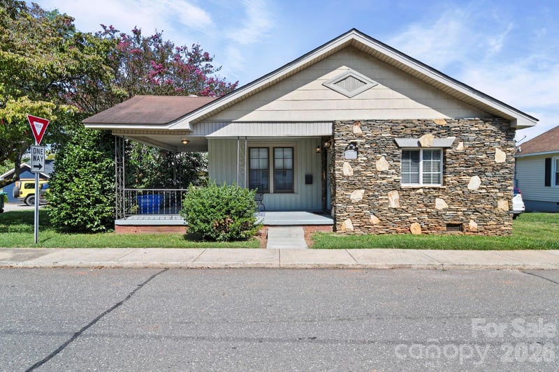 408 Woodlawn Ave, Cramerton, NC 28032