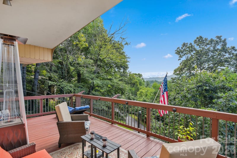 975 Country Club Dr, Maggie Valley, NC 28751