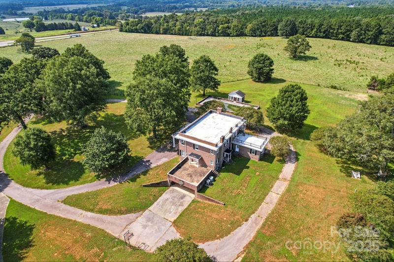 1039 Lancaster Hw, Chester, SC 29706