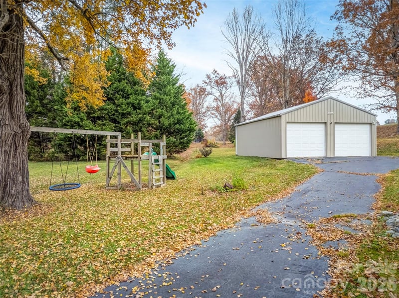 605 Dana Rd, Hendersonville, NC 28792