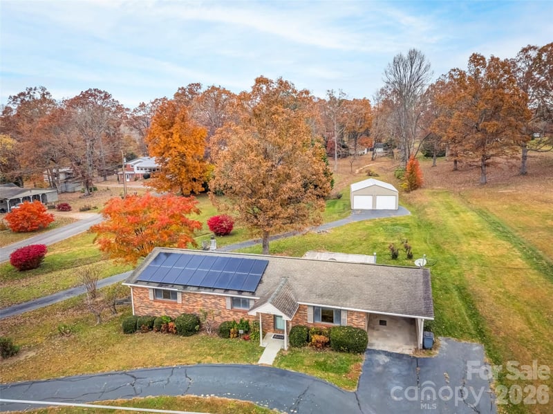 605 Dana Rd, Hendersonville, NC 28792