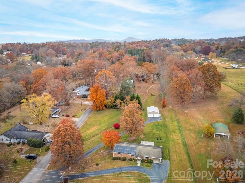 605 Dana Rd, Hendersonville, NC 28792