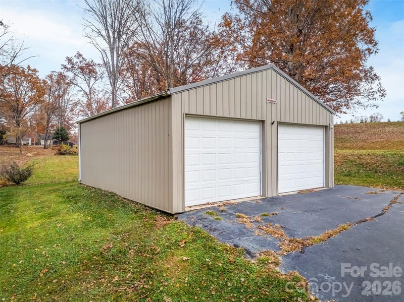 605 Dana Rd, Hendersonville, NC 28792