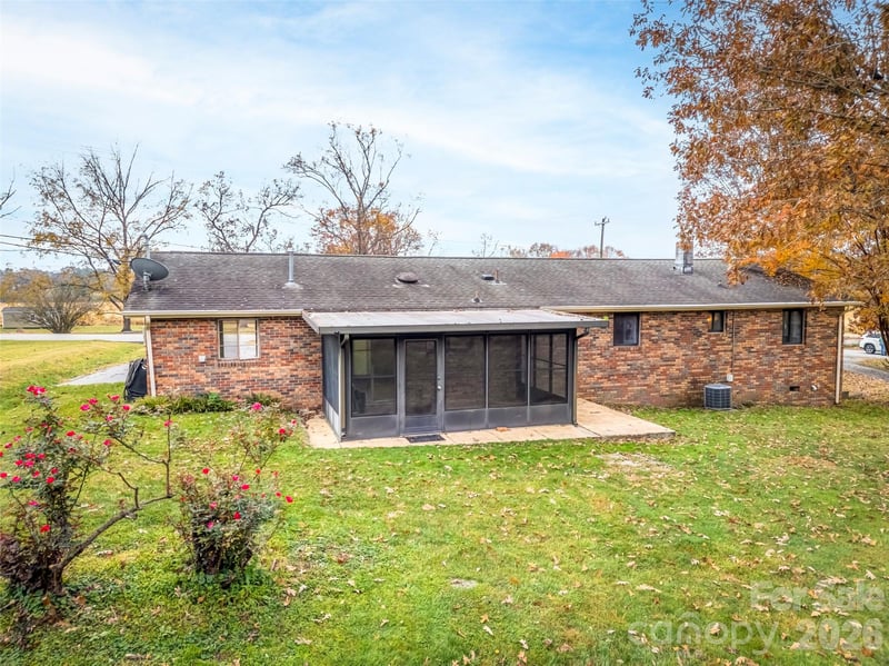 605 Dana Rd, Hendersonville, NC 28792