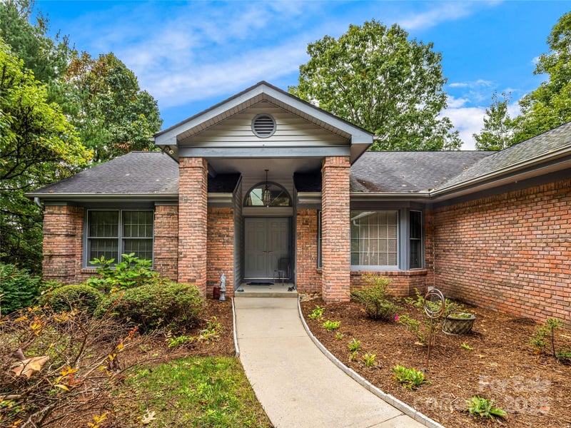 811 Sunlight Rg, Hendersonville, NC 29792
