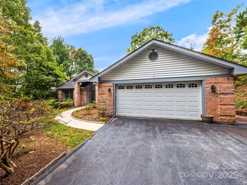 811 Sunlight Rg, Hendersonville, NC 29792