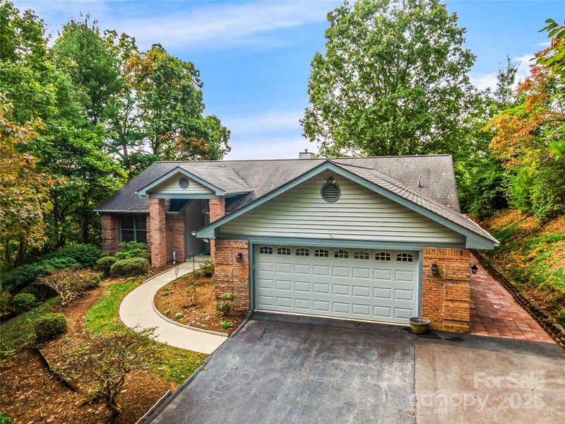 811 Sunlight Rg, Hendersonville, NC 29792