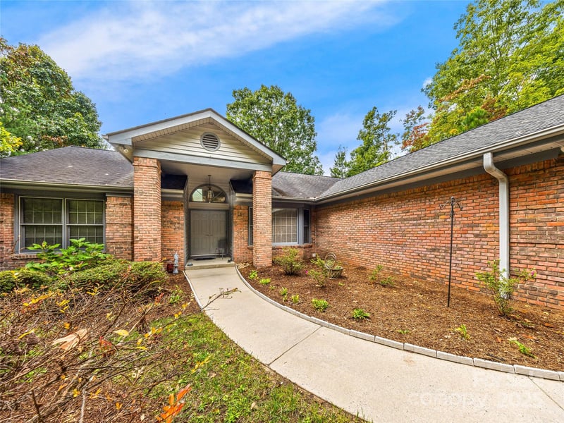 811 Sunlight Rg, Hendersonville, NC 29792