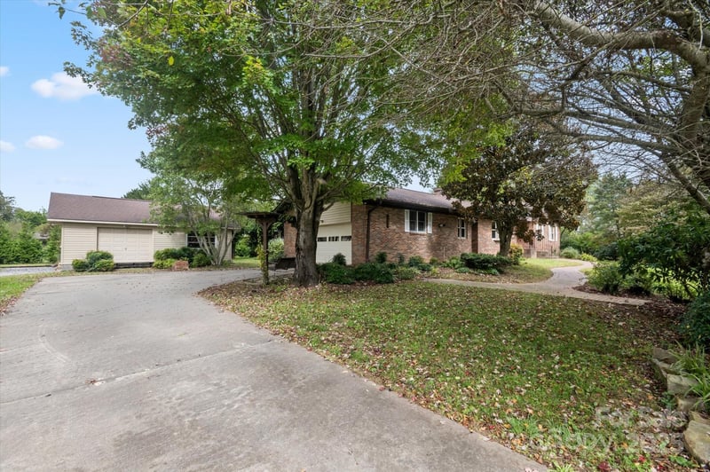 196 Broadview Cir, Brevard, NC 28712