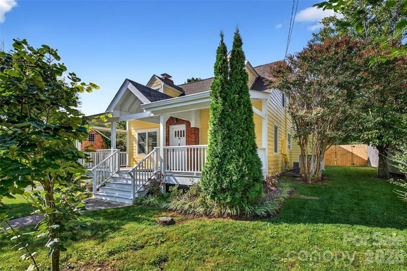 109 Dougherty St, Black Mountain, NC 28711