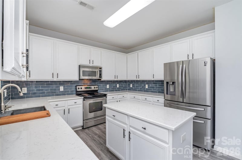 2823 Oakdale Pasture Dr, Charlotte, NC 28216