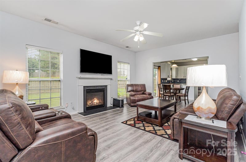 2823 Oakdale Pasture Dr, Charlotte, NC 28216
