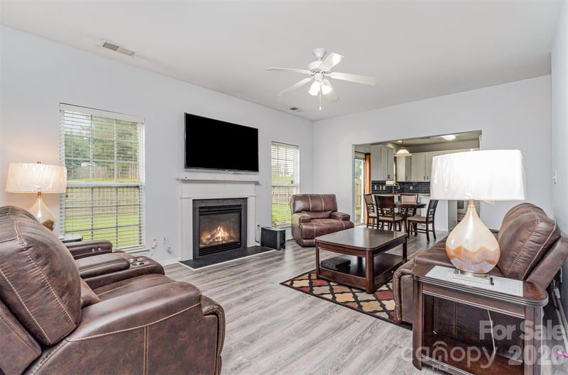 2823 Oakdale Pasture Dr, Charlotte, NC 28216