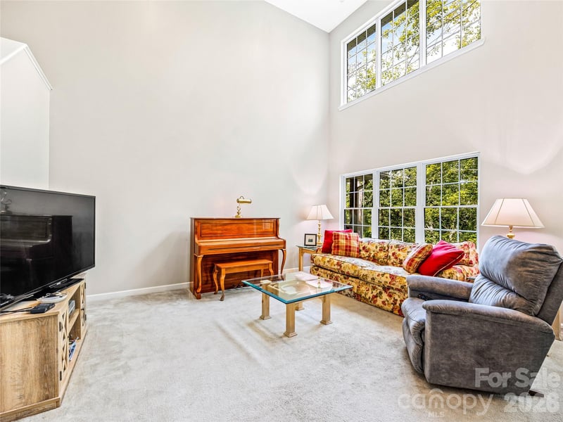 83 Farm Ln, Mills River, NC 28759
