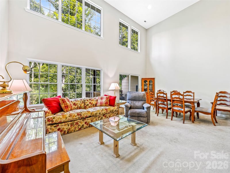 83 Farm Ln, Mills River, NC 28759