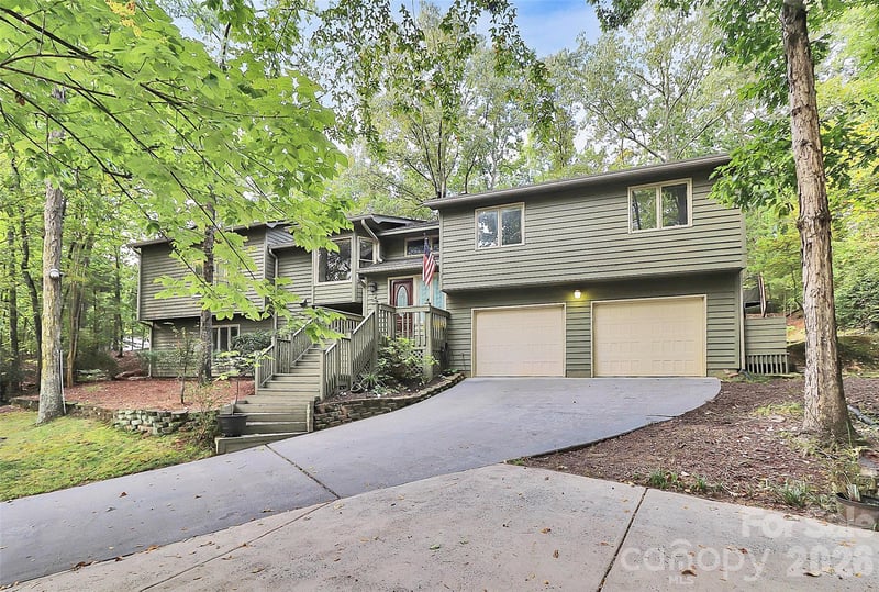 16 Woodvine Ln, Clover, SC 29710