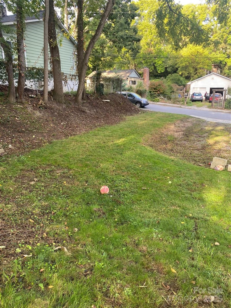 77 Tremont St, Asheville, NC 28806