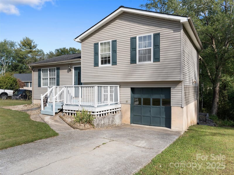 227 Bradshaw Ave, Hendersonville, NC 28792