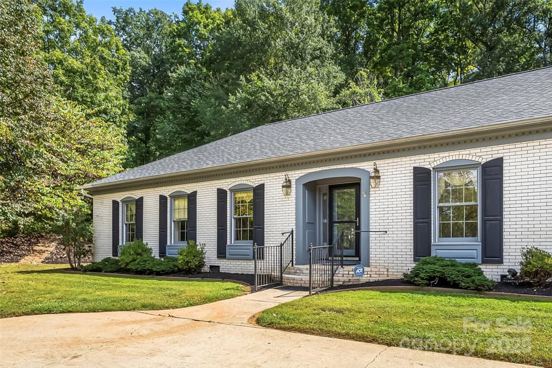 200 Woodland Dr, Marion, NC 28752