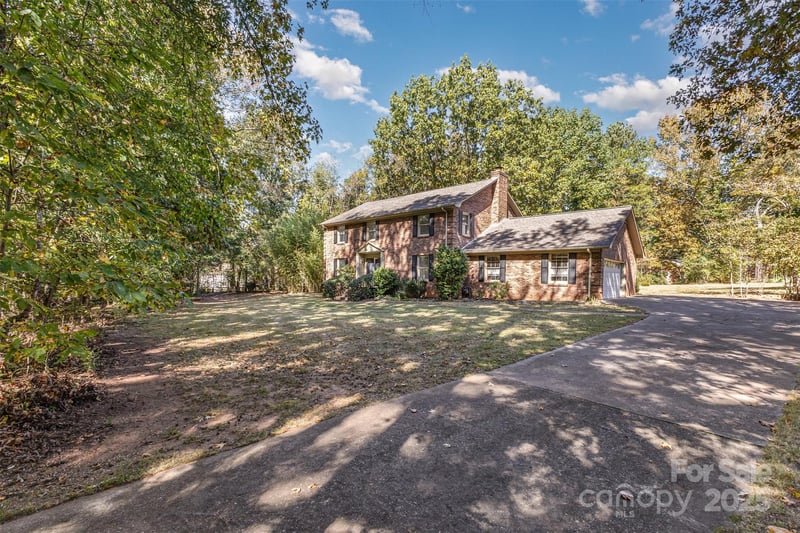 4529 Creemore Dr, Charlotte, NC 28213