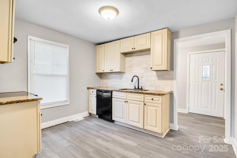 4229 Plato Cir, Charlotte, NC 28208