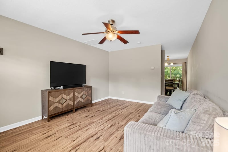 33 English Ivy Rd, Asheville, NC 28806