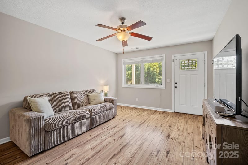 33 English Ivy Rd, Asheville, NC 28806