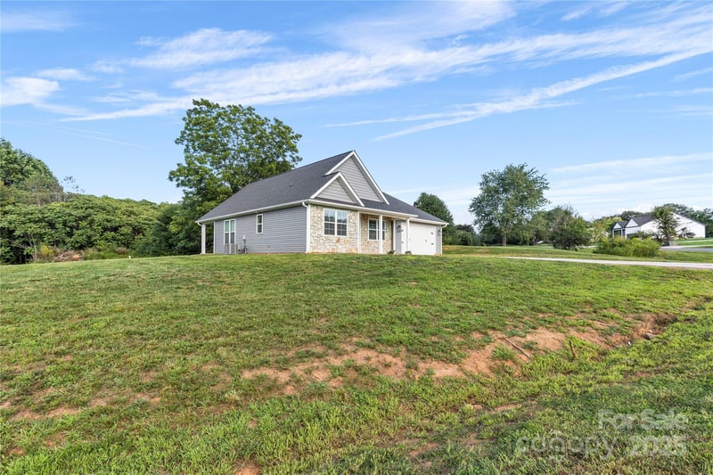 160 Tranquility Ln, Harmony, NC 28634