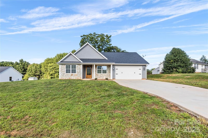 160 Tranquility Ln, Harmony, NC 28634