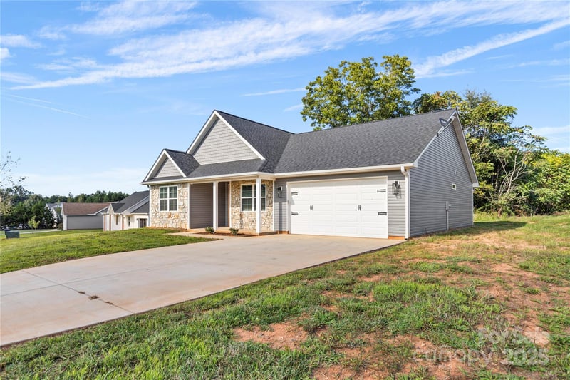 160 Tranquility Ln, Harmony, NC 28634