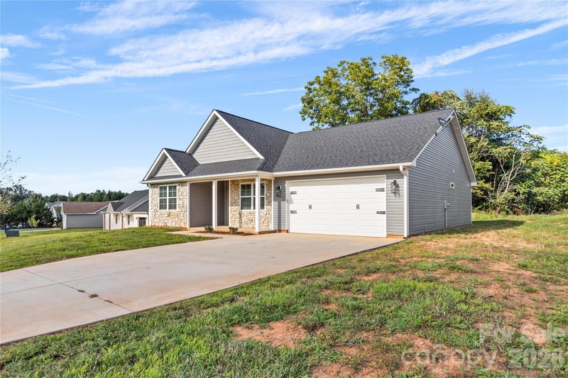 160 Tranquility Ln, Harmony, NC 28634
