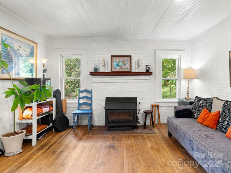 27 Barkn Cv, Canton, NC 28716