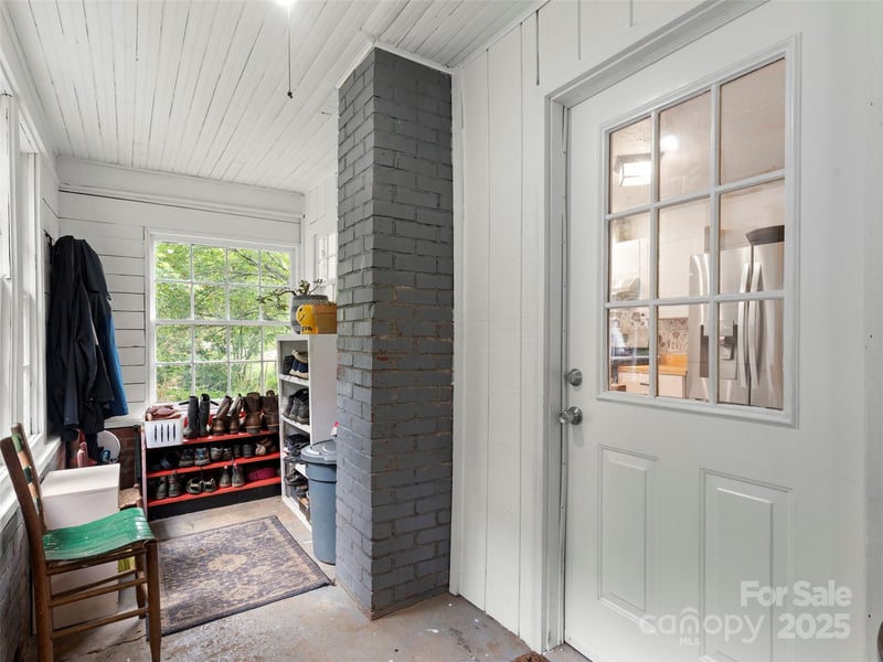27 Barkn Cv, Canton, NC 28716