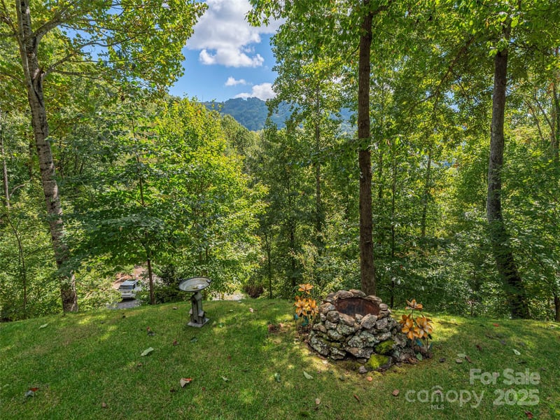 27 Little Roundtop Rd, Clyde, NC 28721