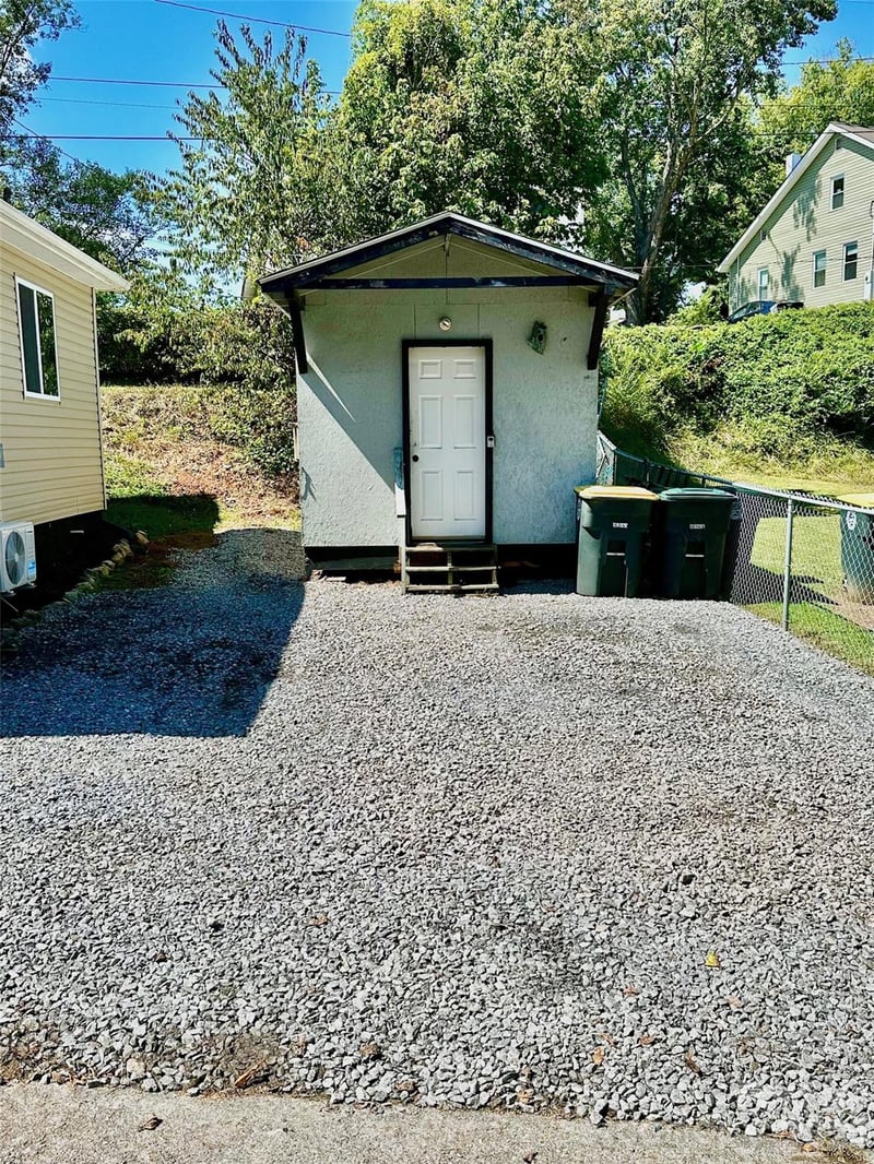 11 Martel Ln, Asheville, NC 28804