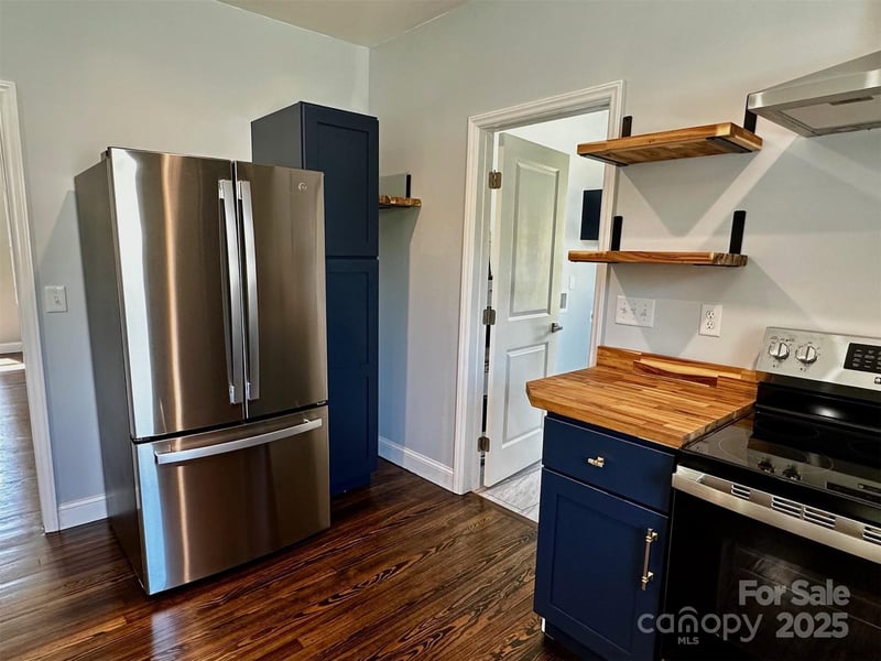 11 Martel Ln, Asheville, NC 28804