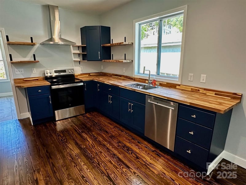 11 Martel Ln, Asheville, NC 28804