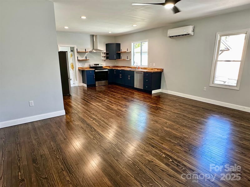 11 Martel Ln, Asheville, NC 28804