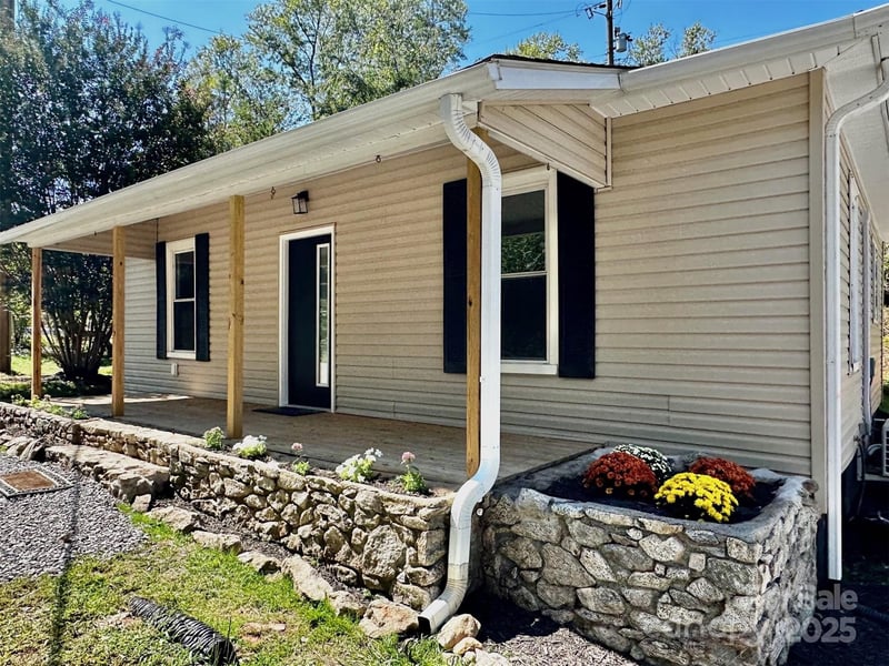 11 Martel Ln, Asheville, NC 28804