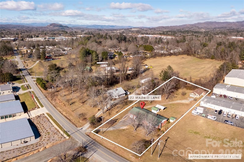 22 Madrid Ln, Hendersonville, NC 28792