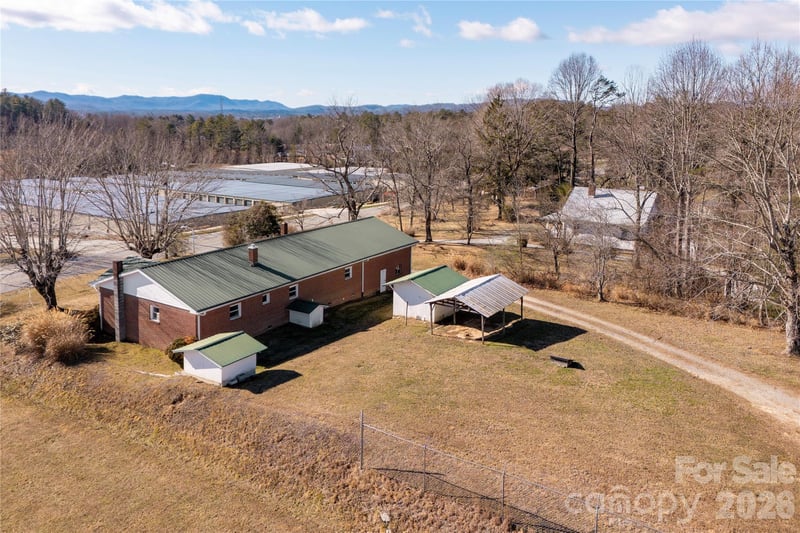 22 Madrid Ln, Hendersonville, NC 28792