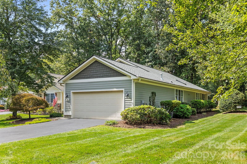 241 Fairway View Dr, Etowah, NC 28729